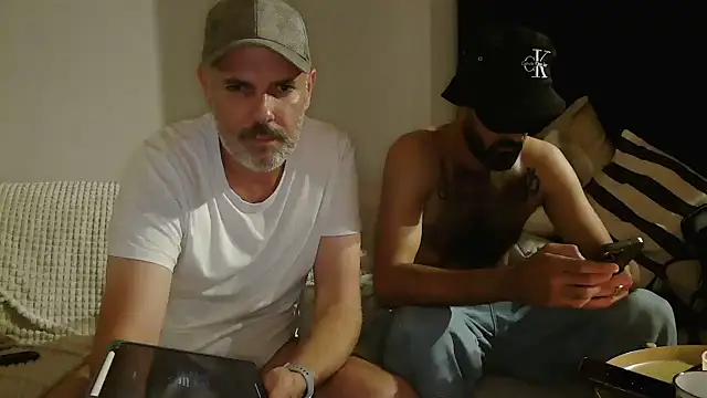 Snapshot of Young_Arab_and_Gay_Daddy chatting on October 7, 2025, 7:04 pm Young Arab and Gay Daddy online show from October 7, 2025, 7:04 pm
