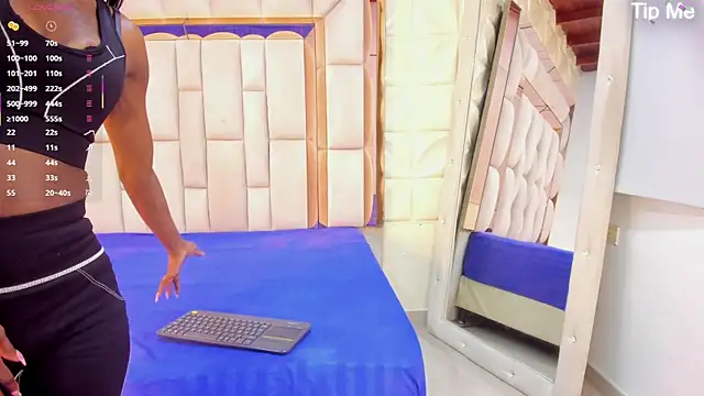 Sarah Adamss online show from October 25, 2025, 12:17 pm