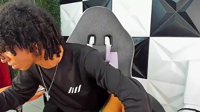 Snapshot of xion_ez chatting on April 10, 2026, 8:05 pm xion ez online show from April 10, 2026, 8:05 pm