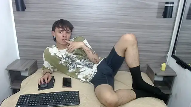 Snapshot of Jerom_xx chatting on October 8, 2025, 7:47 pm Jerom xx online show from October 8, 2025, 7:47 pm