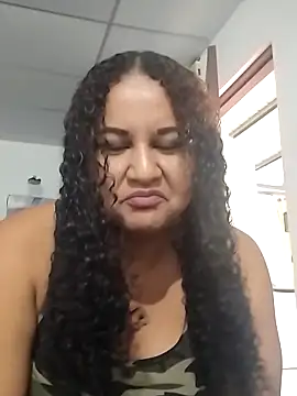 Snapshot of MEYBELLATINA chatting on February 6, 2026, 10:39 pm MEYBELLATINA online show from February 6, 2026, 10:39 pm