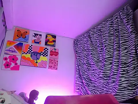 Nahomyyy online show from December 4, 2025, 10:47 am