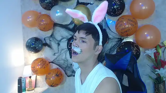 Aaron Foxxx online show from October 25, 2025, 1:45 pm