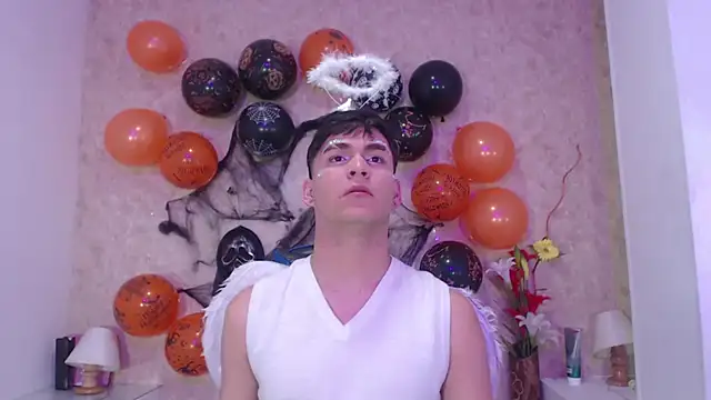 Aaron Foxxx online show from October 31, 2025, 1:41 pm