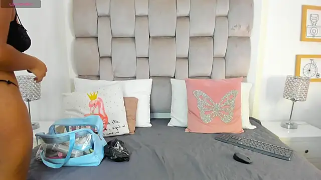 ChikiBom28 online show from October 23, 2025, 7:34 pm