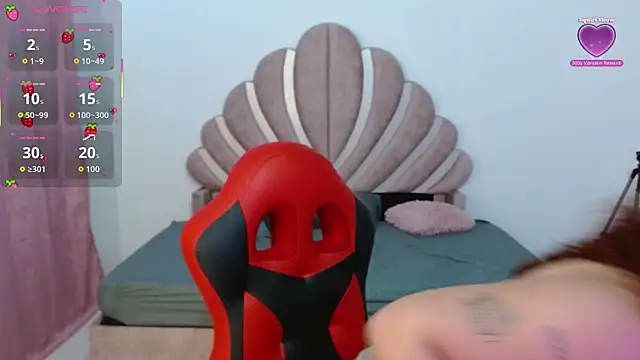 Snapshot of BlueeVelvet chatting on October 15, 2025, 7:44 pm BlueeVelvet online show from October 15, 2025, 7:44 pm