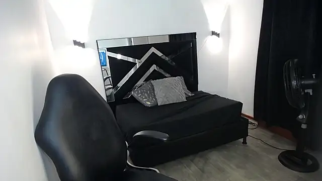 Snapshot of MarianaRojas_ chatting on March 31, 2026, 5:20 am MarianaRojas online show from March 31, 2026, 5:20 am