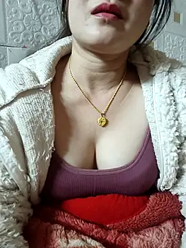 Snapshot of Paul-paul11 chatting on February 3, 2026, 1:05 am Paul-paul11 online show from February 3, 2026, 1:05 am