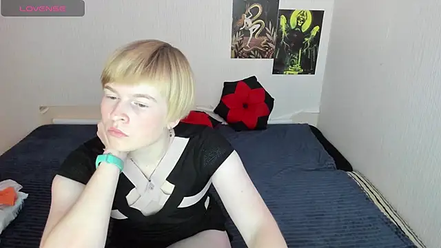 Cattie w  online show from November 4, 2025, 1:20 am