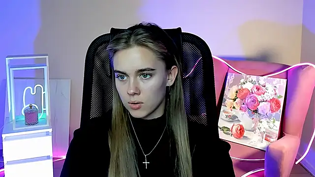 JuneWoods online show from October 4, 2025, 10:39 am