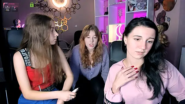 rebecca smile online show from October 15, 2025, 7:33 pm