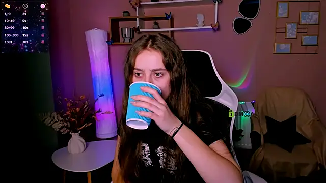 rebecca smile online show from November 7, 2025, 1:26 pm