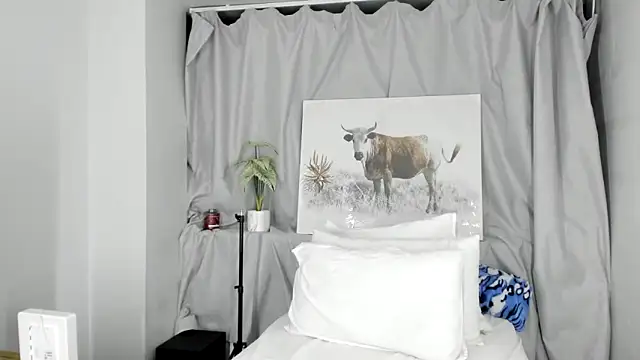 ConnieSmall24 online show from October 21, 2025, 12:32 am