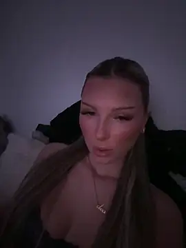 blondeeee online show from February 24, 2026, 5:58 pm