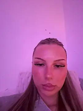 blondeeee online show from May 14, 2026, 3:31 pm