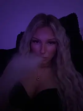 blondeeee online show from April 2, 2026, 3:30 pm