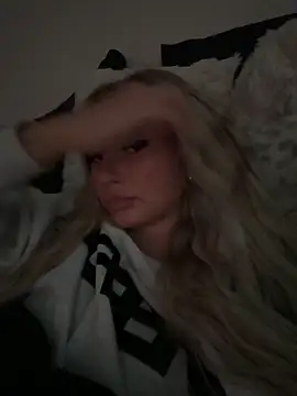 blondeeee online show from April 4, 2026, 2:45 pm