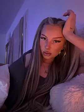 blondeeee online show from May 21, 2026, 4:15 pm