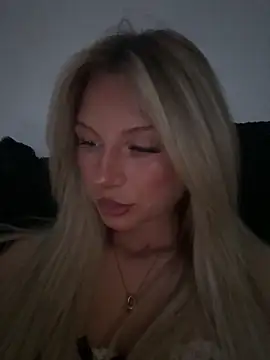blondeeee online show from May 6, 2026, 4:11 pm