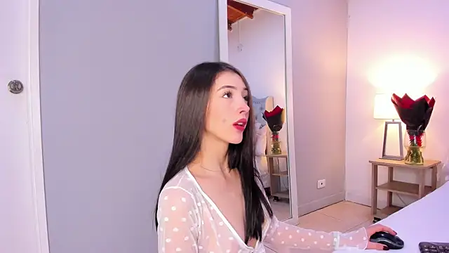 yen lo  online show from November 18, 2025, 12:30 pm