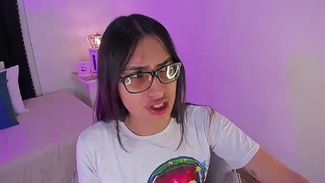 Snapshot of cherrylady_02 chatting on October 18, 2025, 12:51 pm cherrylady 02 online show from October 18, 2025, 12:51 pm