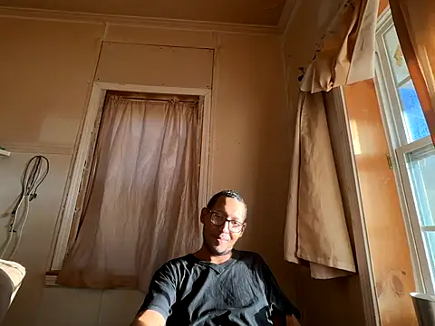 ThrowedWorldWide online show from December 14, 2025, 9:31 pm