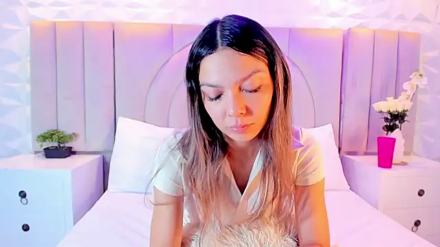 celestebellmont online show from November 12, 2025, 12:53 pm