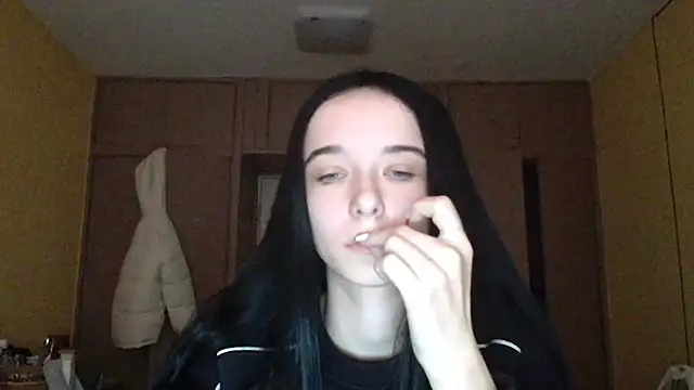 Emilia Light online show from November 4, 2025, 6:50 am