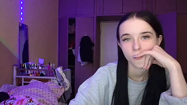 Emilia Light online show from March 27, 2026, 1:23 pm