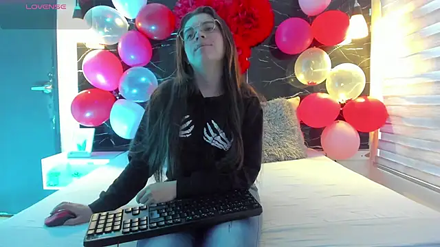 ZOE LE online show from February 14, 2026, 11:54 am