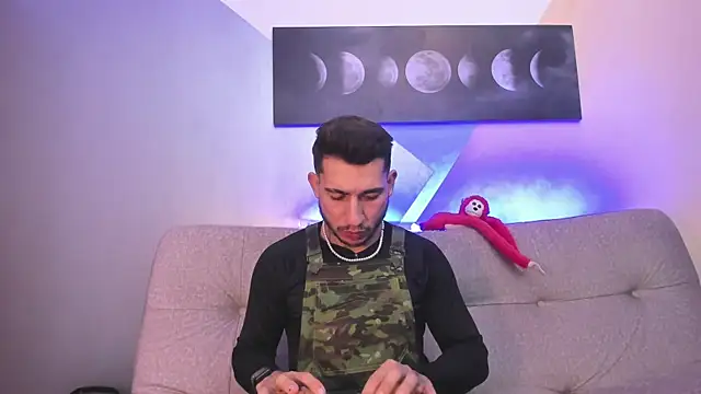 Taylor Lewiis online show from October 9, 2025, 4:02 am