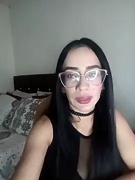 YaraDuartee online show from April 10, 2026, 9:33 pm