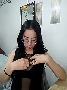 YaraDuartee online show from December 14, 2025, 7:41 pm