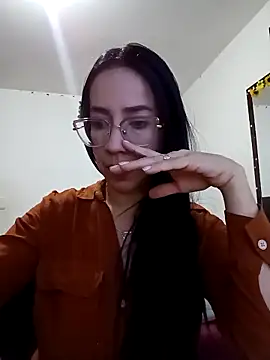 YaraDuartee online show from October 10, 2025, 10:54 pm