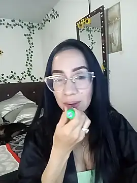 Snapshot of YaraDuartee chatting on January 31, 2026, 11:47 pm YaraDuartee online show from January 31, 2026, 11:47 pm