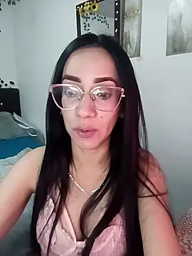 Snapshot of YaraDuartee chatting on January 16, 2026, 9:19 pm YaraDuartee online show from January 16, 2026, 9:19 pm