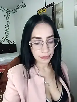 Snapshot of YaraDuartee chatting on February 9, 2026, 11:47 pm YaraDuartee online show from February 9, 2026, 11:47 pm