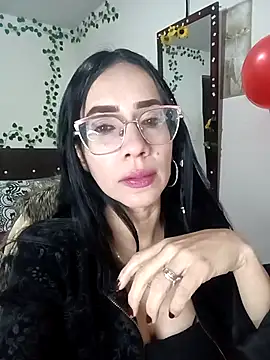 Snapshot of YaraDuartee chatting on February 17, 2026, 12:41 am YaraDuartee online show from February 17, 2026, 12:41 am