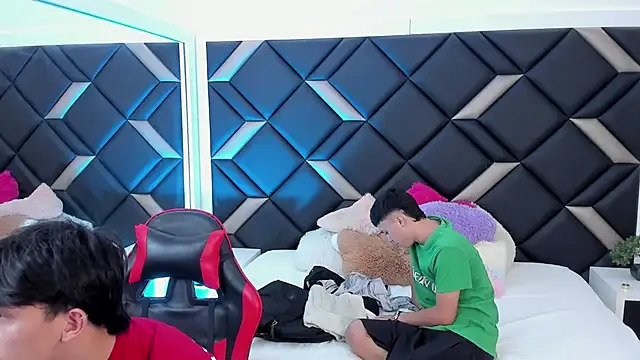 Snapshot of Spaceboys18 chatting on November 15, 2025, 10:14 pm Spaceboys18 online show from November 15, 2025, 10:14 pm