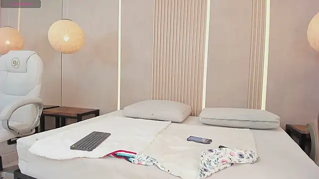 beca winn online show from October 10, 2025, 7:15 pm