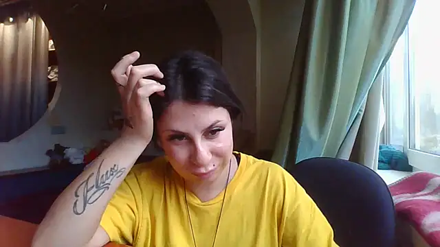 Snapshot of QueenMomyS chatting on October 27, 2025, 1:34 pm QueenMomyS online show from October 27, 2025, 1:34 pm