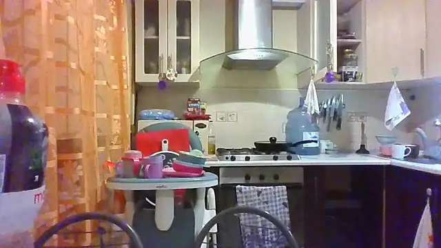 Snapshot of QueenMomyS chatting on October 18, 2025, 7:49 pm QueenMomyS online show from October 18, 2025, 7:49 pm