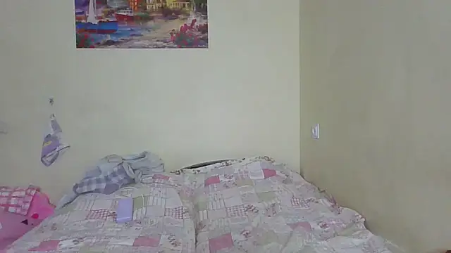 Snapshot of QueenMomyS chatting on April 13, 2026, 7:40 pm QueenMomyS online show from April 13, 2026, 7:40 pm