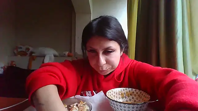 Snapshot of QueenMomyS chatting on October 17, 2025, 1:35 pm QueenMomyS online show from October 17, 2025, 1:35 pm