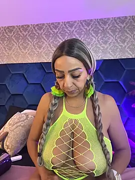 Snapshot of Angelina_Roa chatting on May 4, 2026, 2:09 pm Angelina Roa online show from May 4, 2026, 2:09 pm