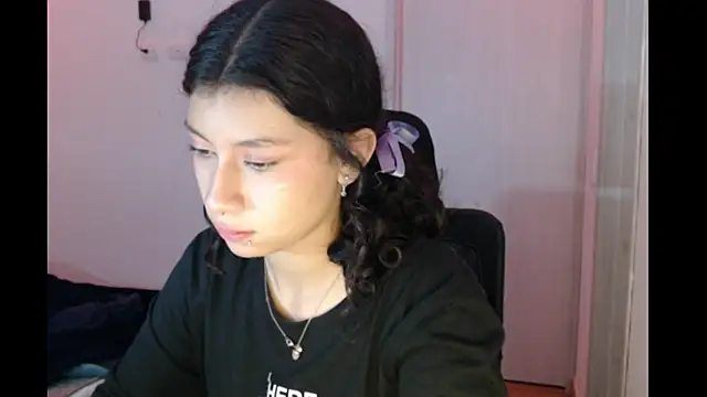 Snapshot of Ivonnybonn chatting on November 14, 2025, 10:41 am Ivonnybonn online show from November 14, 2025, 10:41 am