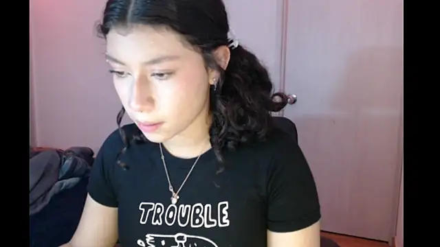 Snapshot of Ivonnybonn chatting on November 25, 2025, 5:30 am Ivonnybonn online show from November 25, 2025, 5:30 am