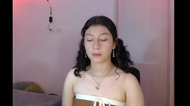 Snapshot of Ivonnybonn chatting on November 29, 2025, 2:44 am Ivonnybonn online show from November 29, 2025, 2:44 am