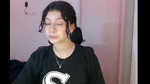 Snapshot of Ivonnybonn chatting on November 20, 2025, 7:09 am Ivonnybonn online show from November 20, 2025, 7:09 am