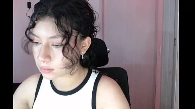 Snapshot of Ivonnybonn chatting on November 12, 2025, 8:45 pm Ivonnybonn online show from November 12, 2025, 8:45 pm